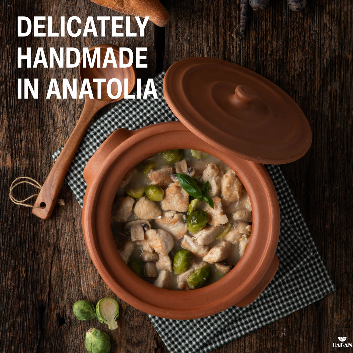 Garly Kitchen Handmade 2.6-Qt Small Clay Cooking Pot with Lid, Unglazed Natural Cookware, 2.5L