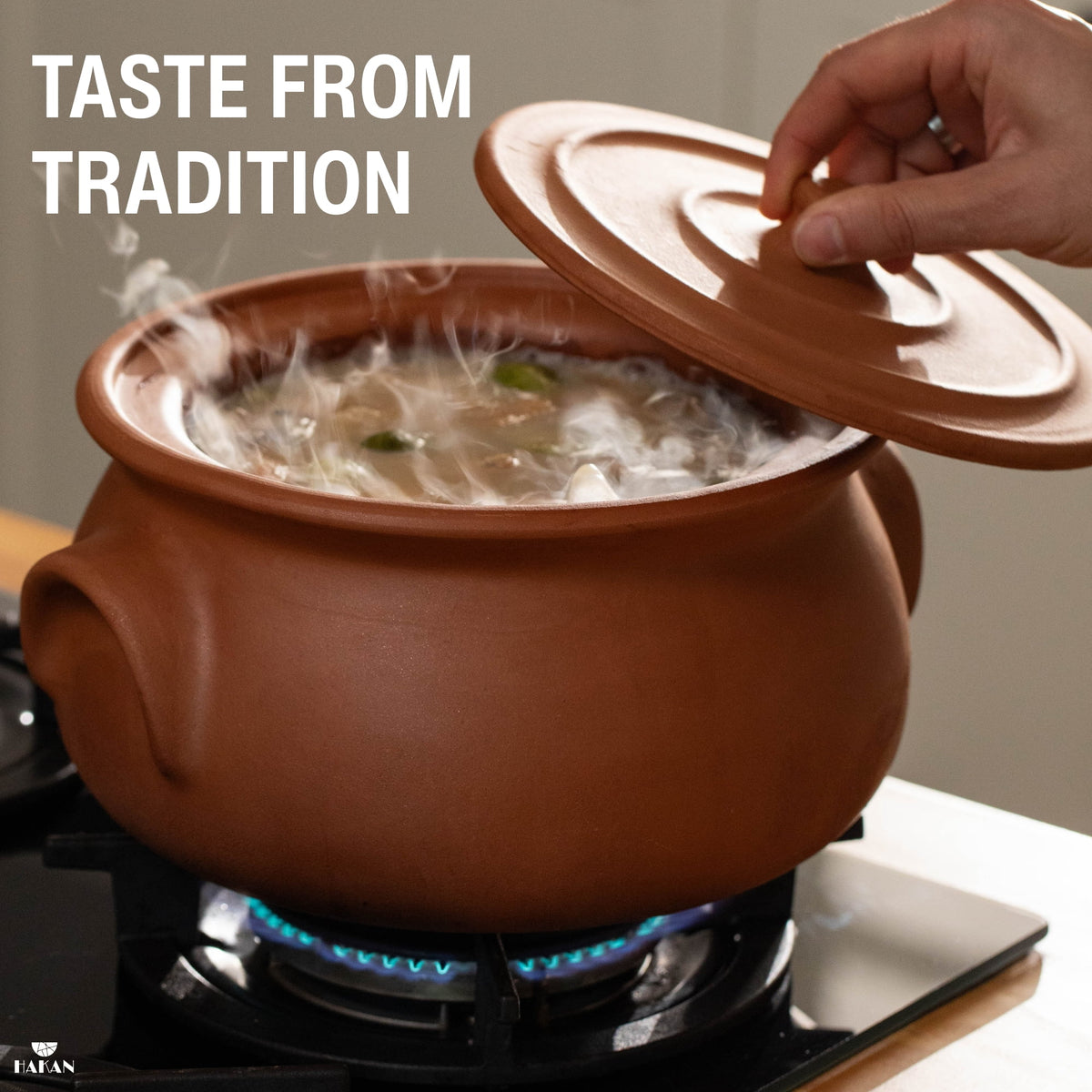 Garly Kitchen Handmade 2.6-Qt Small Clay Cooking Pot with Lid, Unglazed Natural Cookware, 2.5L